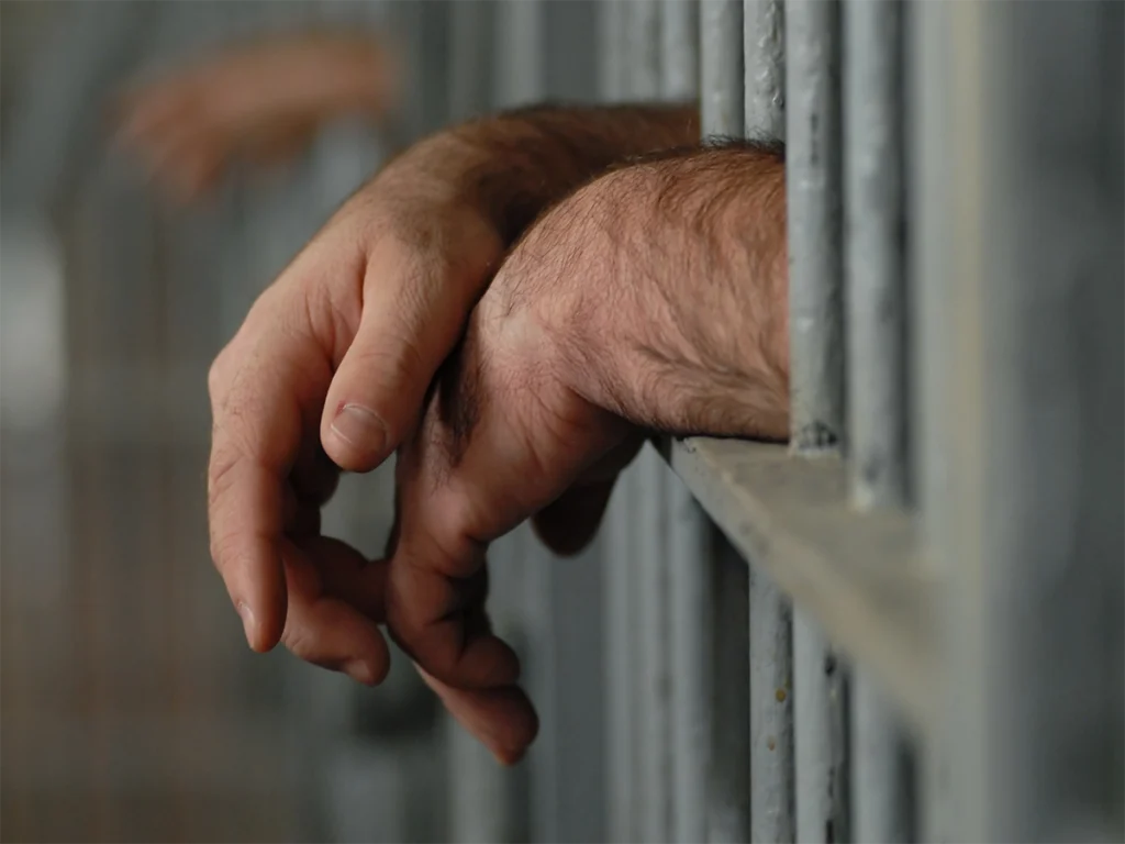 Can being imprisoned justify absence from work?